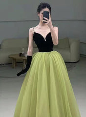 Light Green and Black Beaded Straps Long Party Dress Outfits For Girls, Green Tulle Evening Dress Outfits For Women Prom Dress