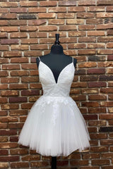 Prom Dress Fitted, White V-Neck Tulle Lace Short Prom Dresses, Lace Evening Dresses
