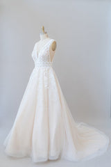 Wedding Dress Ball Gowns, Elegant Long A-line V-neck Appliques Lace Tulle Backless Wedding Dress