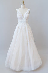 Wedding Dresses With Pocket, Elegant Long A-line V-neck Appliques Lace Tulle Backless Wedding Dress