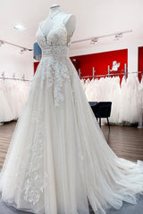 Weddings Dresses For The Beach, Long A-line V-neck Tulle Sleeveless Appliques Lace Backless Wedding Dress