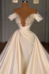 Wedding Dress With Sleev, Off the Shoulder Sequined Fur Satin Wedding Party Gown Sleeveless/Long Sleevess styles