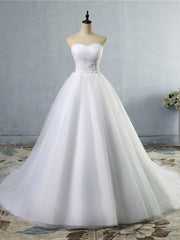 Wedding Dresse Beach, Strapless Lace Appliques Ball Gown Wedding Dresses Sleeveless Bridal Gowns with Sweep Train