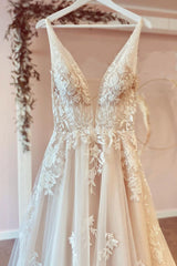 Wedding Dress Fits, Stunning Long A-Line V-neck Tulle Floral Lace Wedding Dress