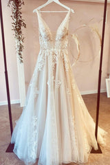 Wedding Dress Fit, Stunning Long A-Line V-neck Tulle Floral Lace Wedding Dress